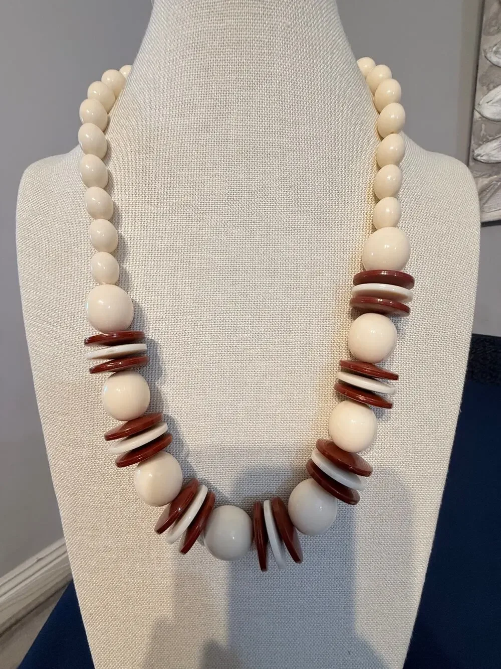 Vintage Graduated Cream & Brown Lucite Bead Necklace 26”